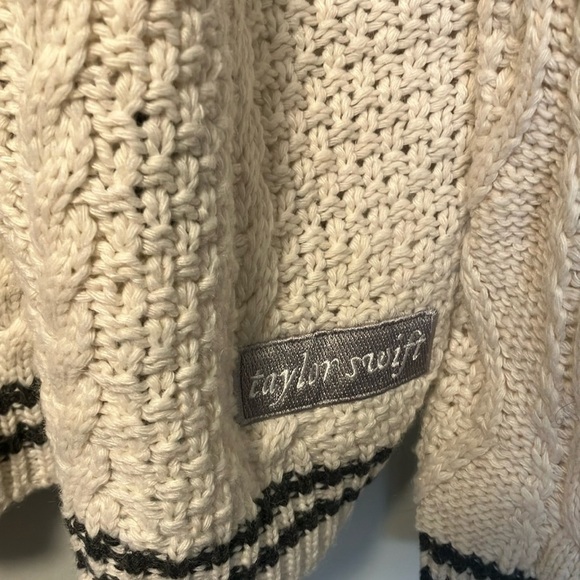 Taylor Swift Folklore Cable Knit Merch Star Cardigan - Picture 3 of 5